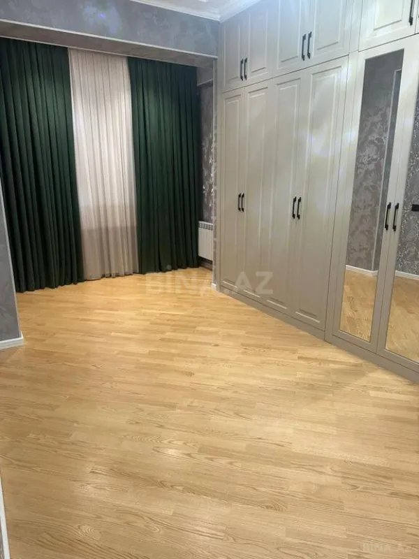 Satılır 3 otaqlı mənzil 136 m²