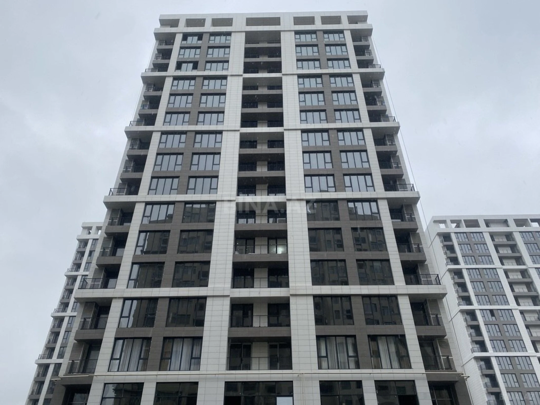 Satılır 3 otaqlı mənzil 136 m²