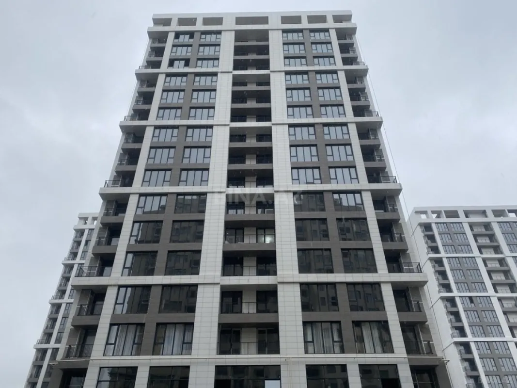 Satılır 3 otaqlı mənzil 136 m²