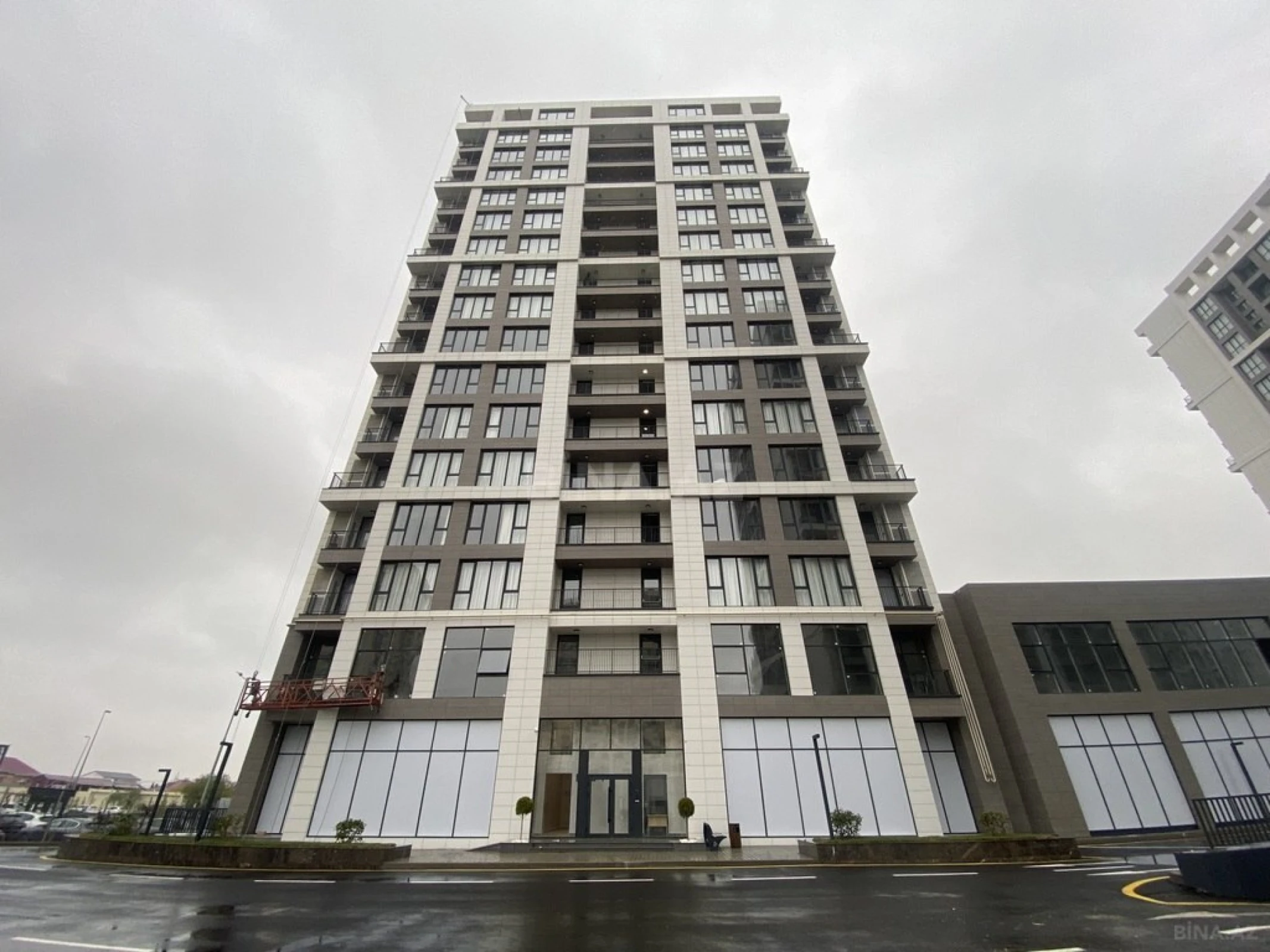 Satılır 3 otaqlı mənzil 136 m²
