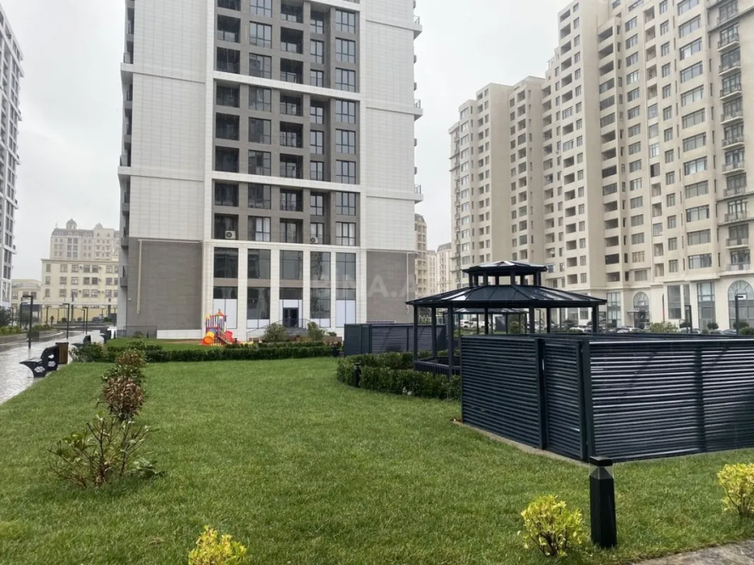 Satılır 3 otaqlı mənzil 136 m²