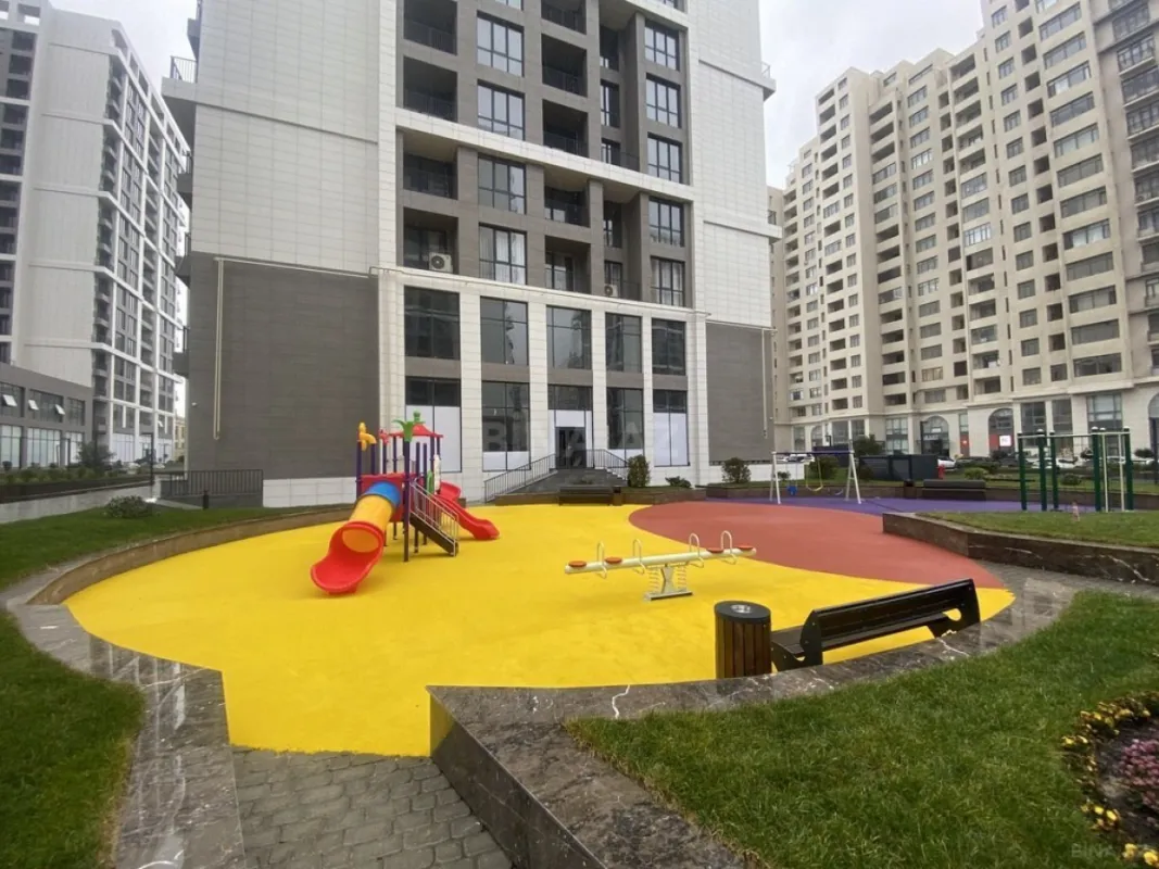 Satılır 3 otaqlı mənzil 136 m²