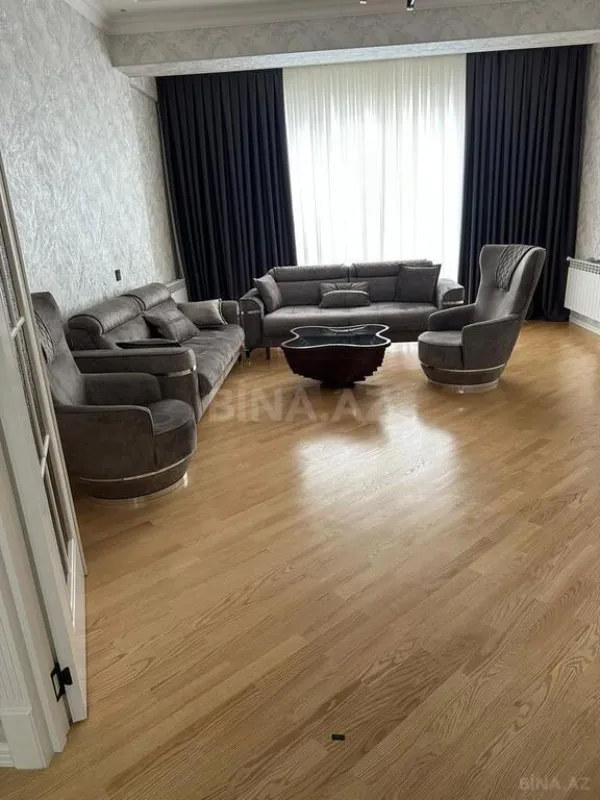 Satılır 3 otaqlı mənzil 136 m²
