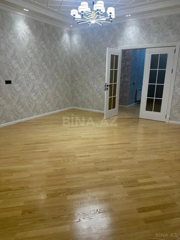 Satılır 3 otaqlı mənzil 136 m²