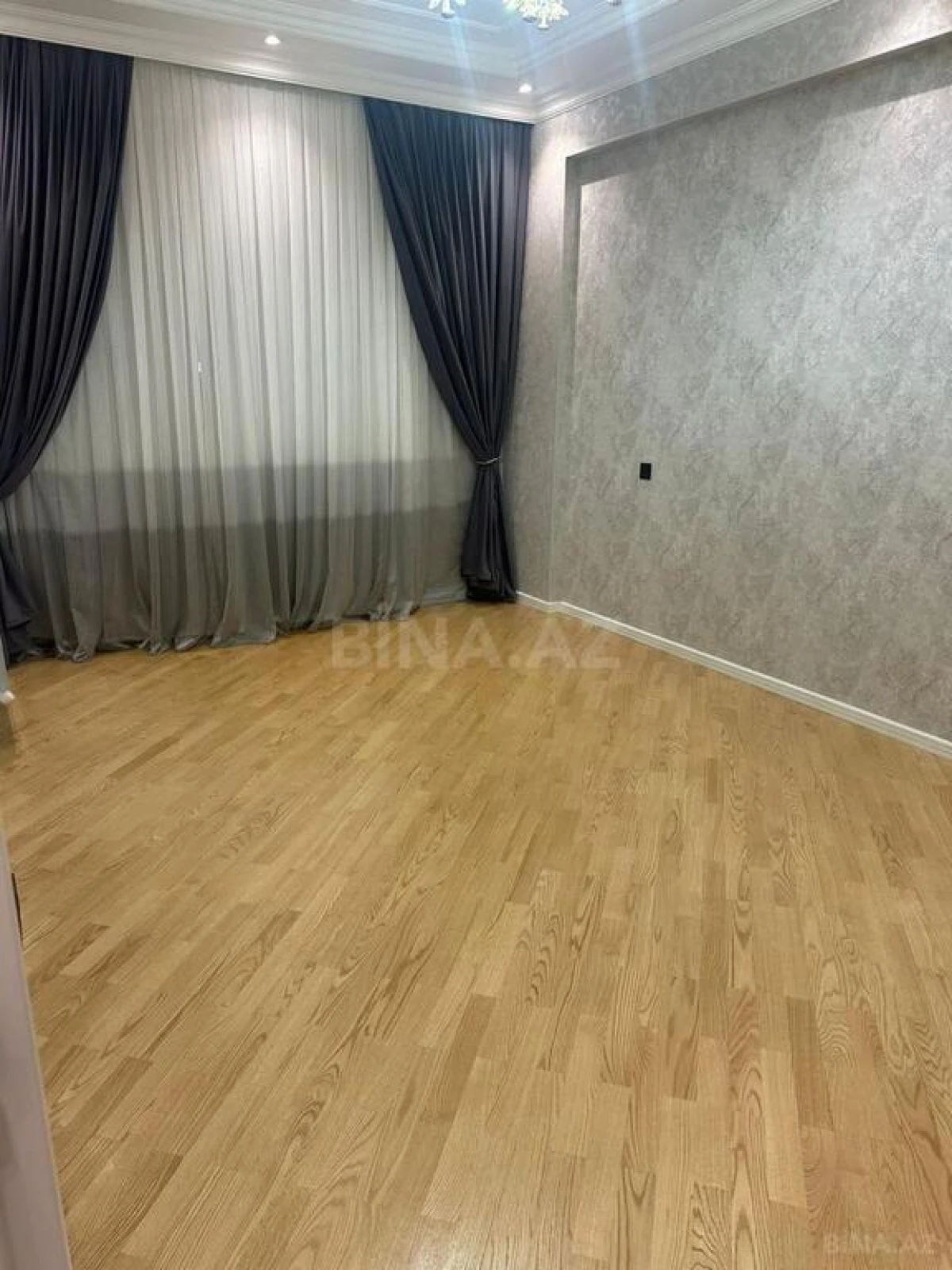Satılır 3 otaqlı mənzil 136 m²