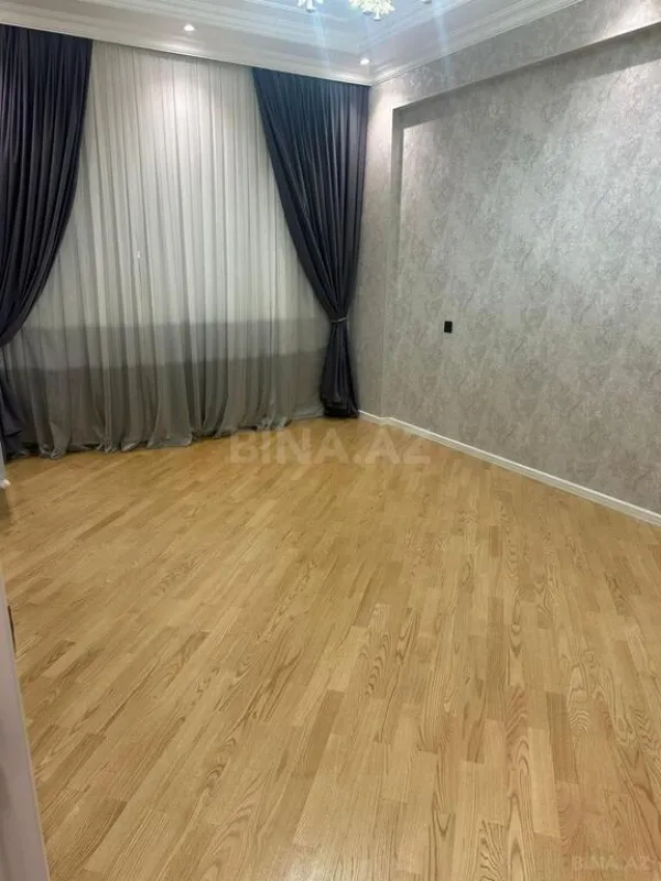 Satılır 3 otaqlı mənzil 136 m²