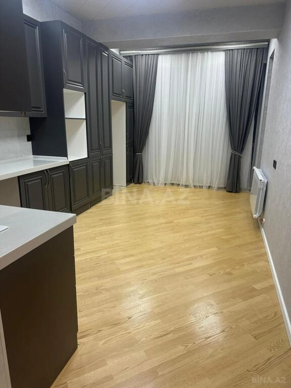 Satılır 3 otaqlı mənzil 136 m²