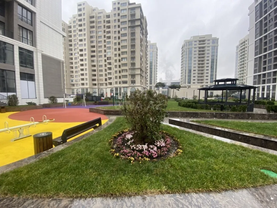 Satılır 3 otaqlı mənzil 136 m²