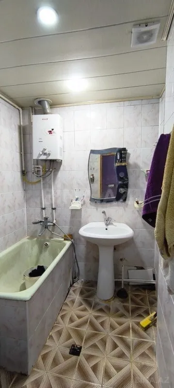 Satılır 5 otaqlı mənzil 105 m²