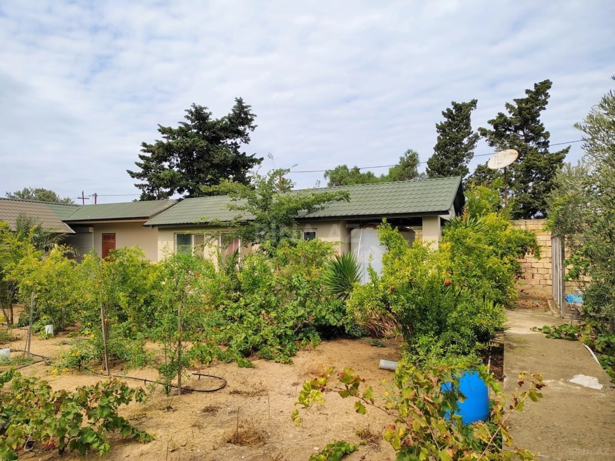 Satılır 11 otaqlı həyət evi 170 m²