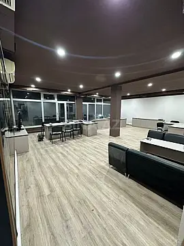 Kirayə verilir 1 otaqlı ofis 70 m²