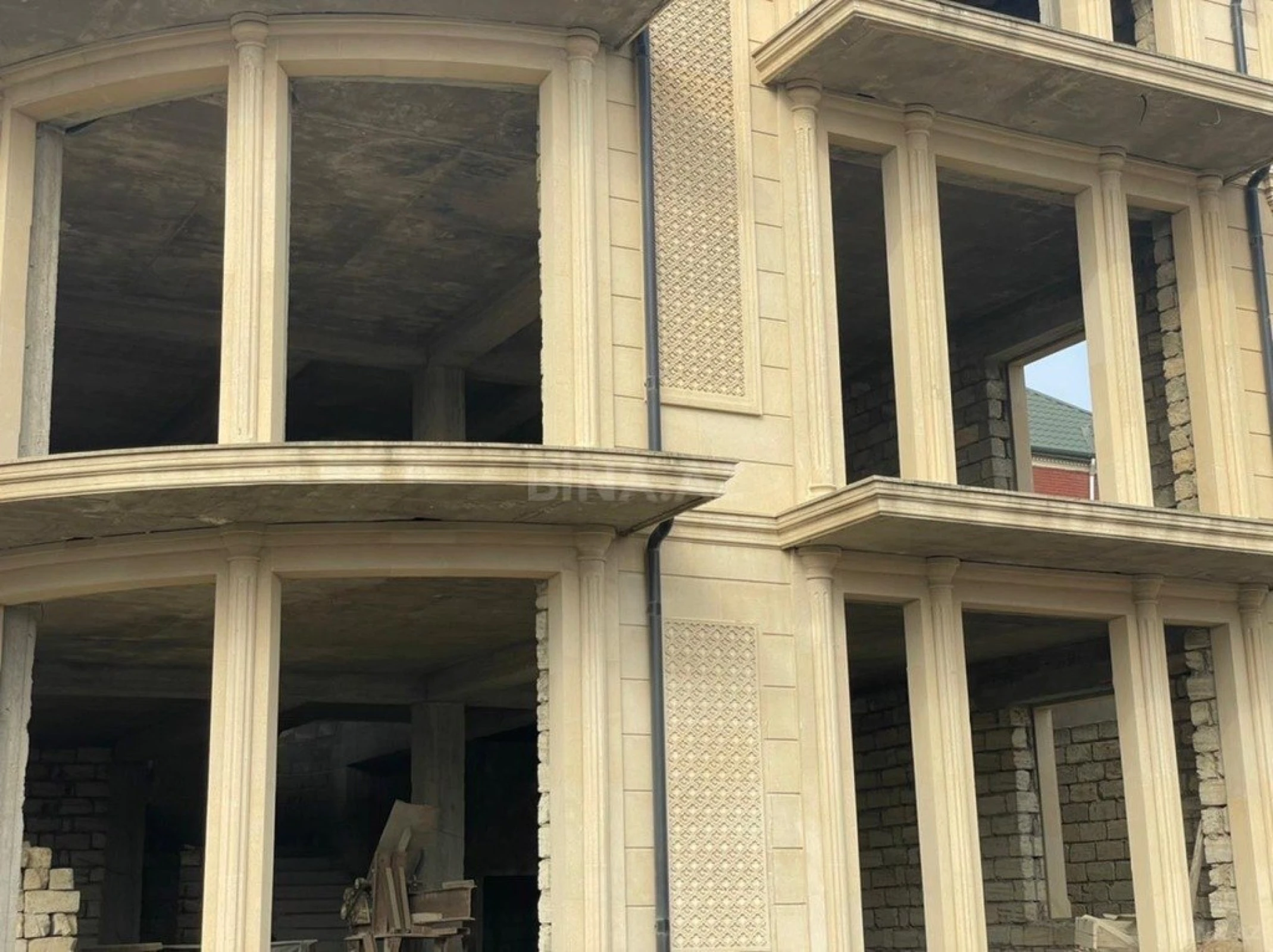 Satılır 7 otaqlı həyət evi 700 m²