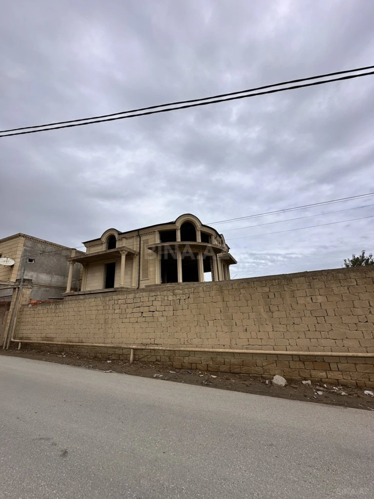 Satılır 7 otaqlı həyət evi 700 m²