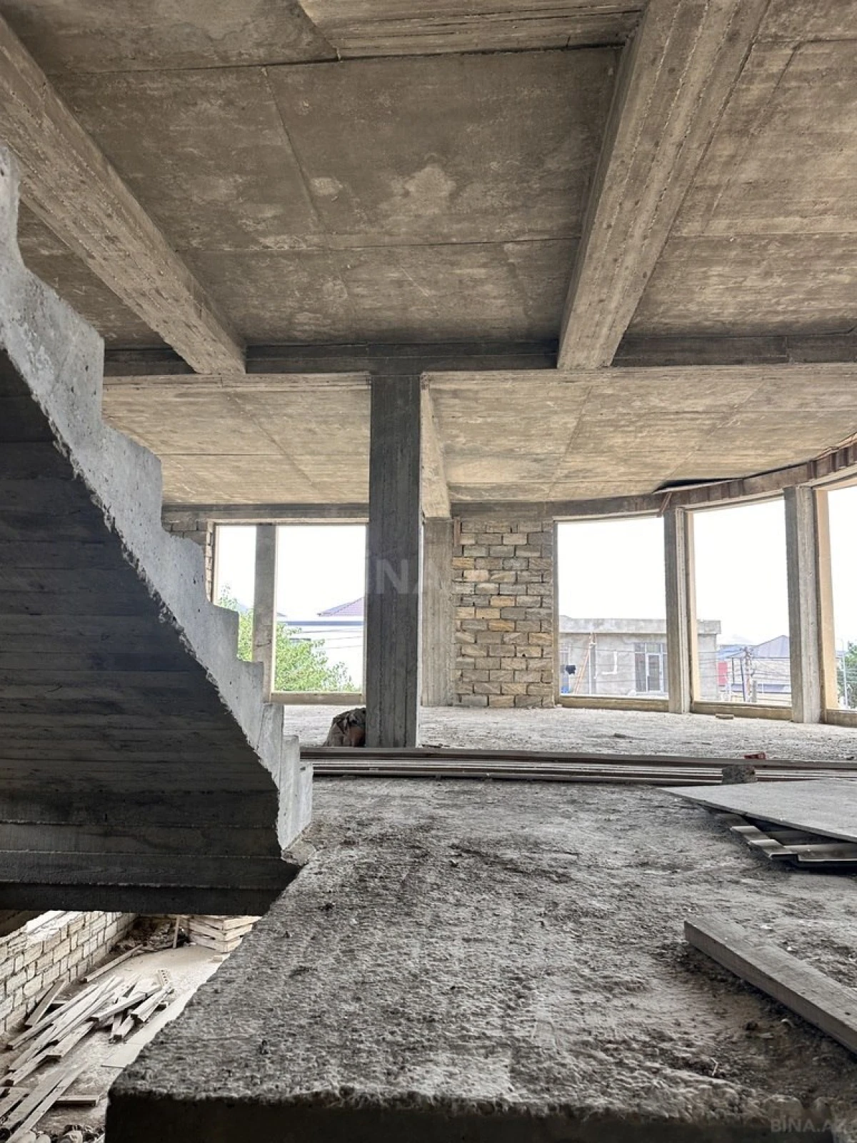 Satılır 7 otaqlı həyət evi 700 m²
