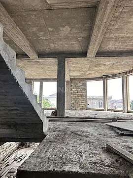 Satılır 7 otaqlı həyət evi 700 m²