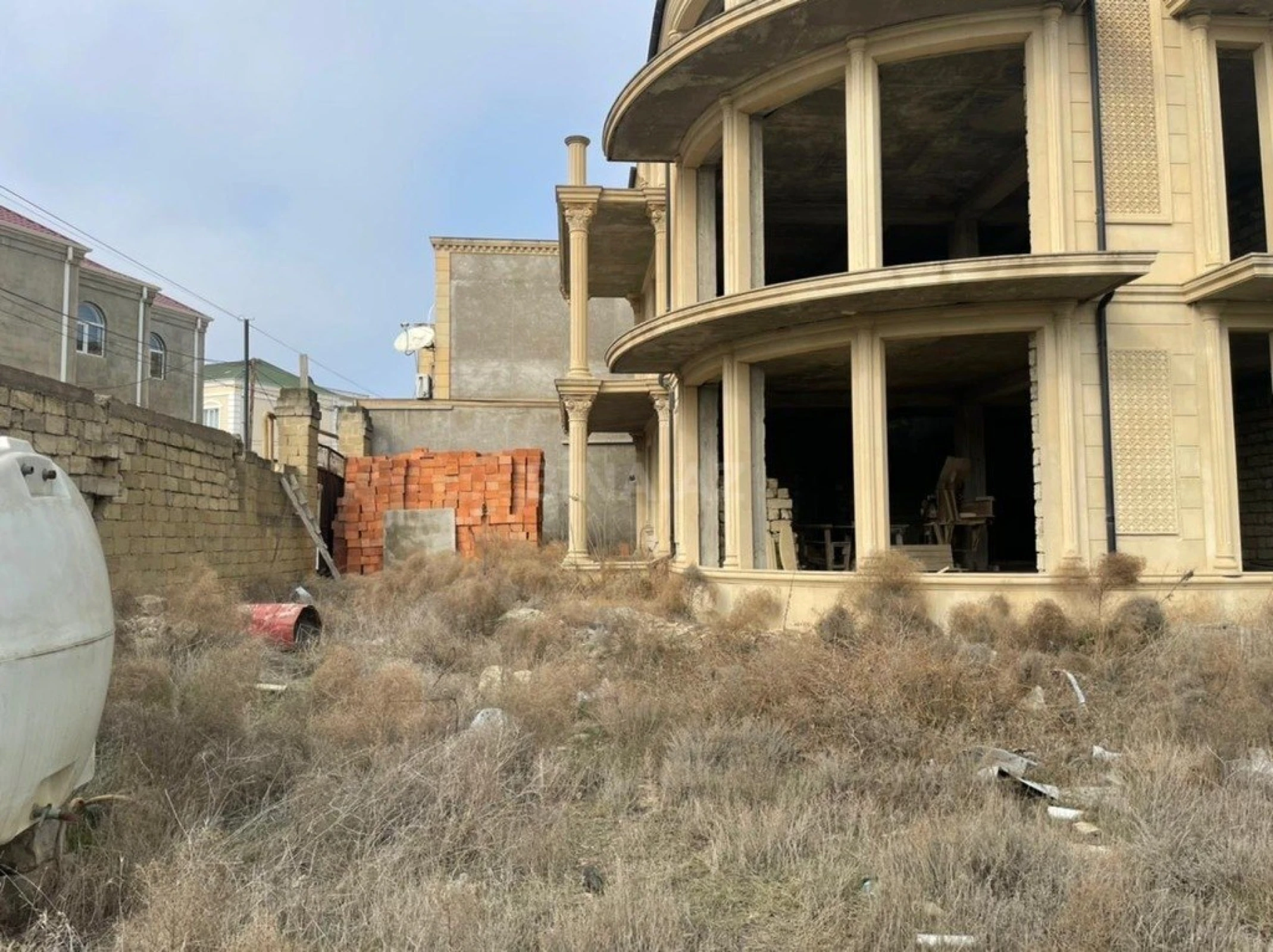 Satılır 7 otaqlı həyət evi 700 m²