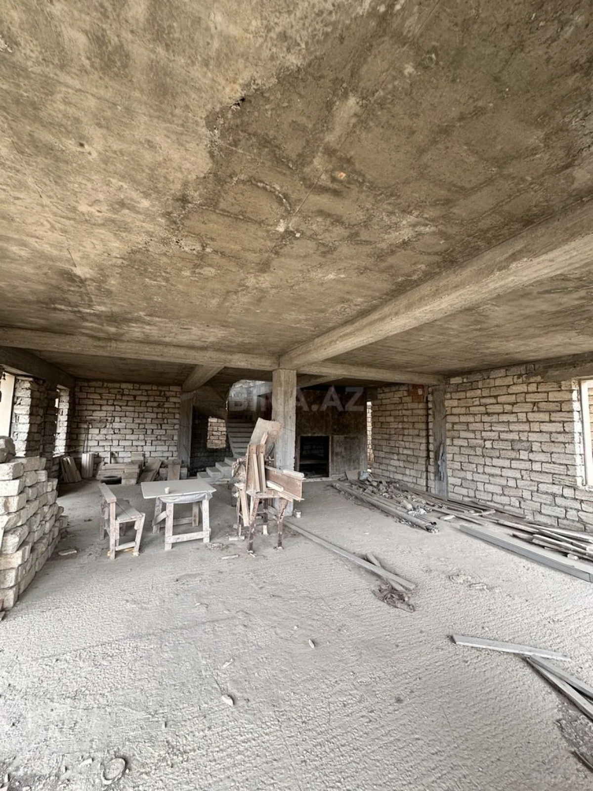 Satılır 7 otaqlı həyət evi 700 m²