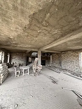 Satılır 7 otaqlı həyət evi 700 m²