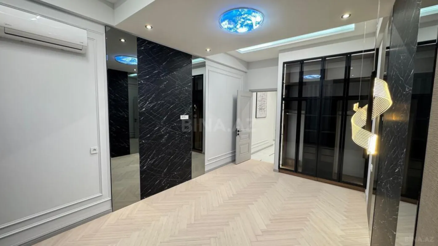 Satılır 3 otaqlı mənzil 125 m²