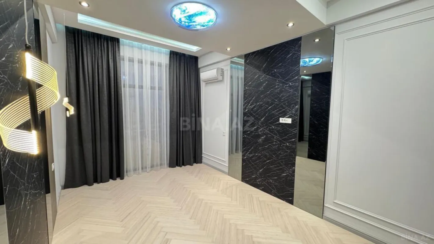 Satılır 3 otaqlı mənzil 125 m²