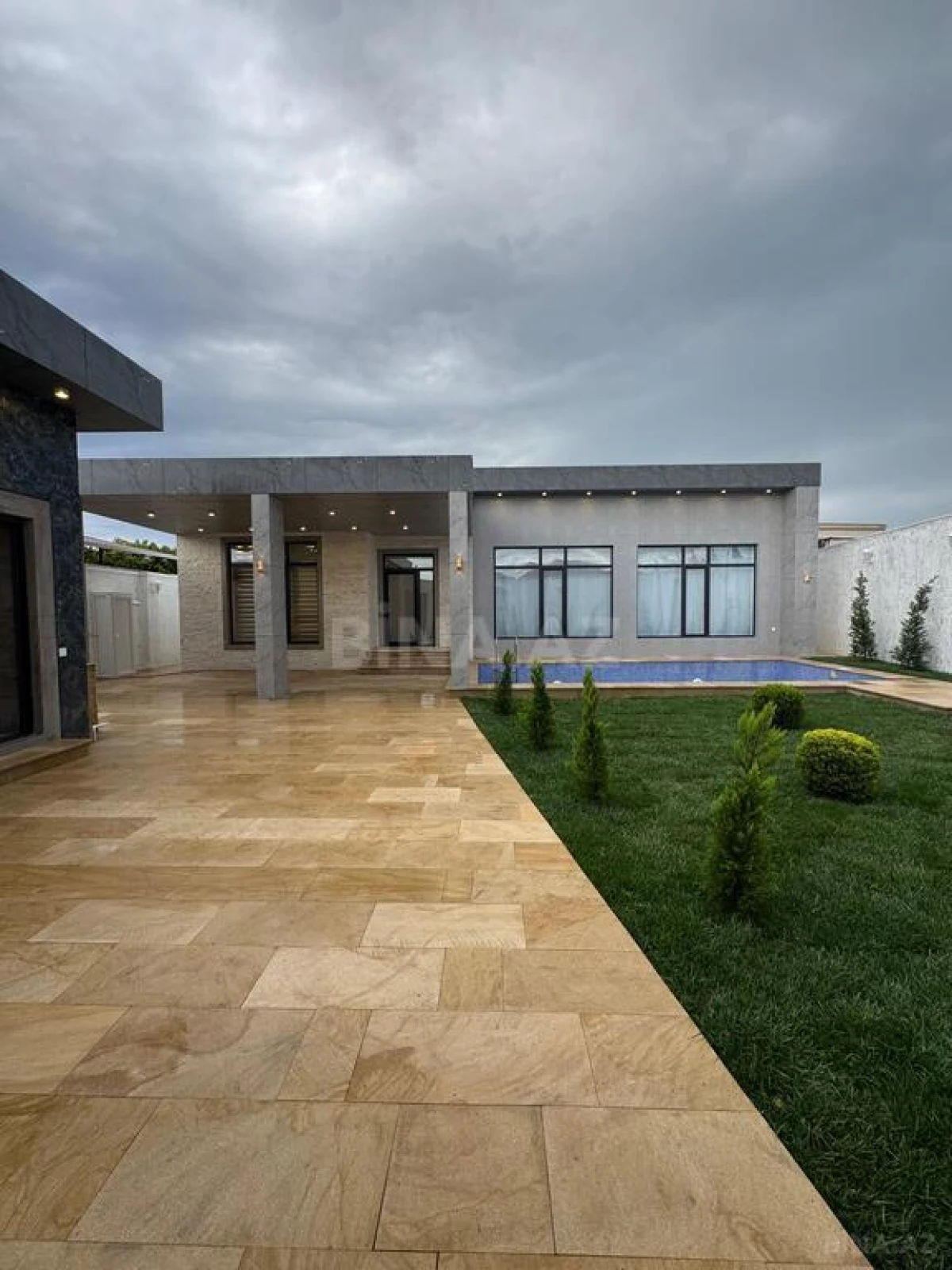 Satılır 5 otaqlı həyət evi 200 m²
