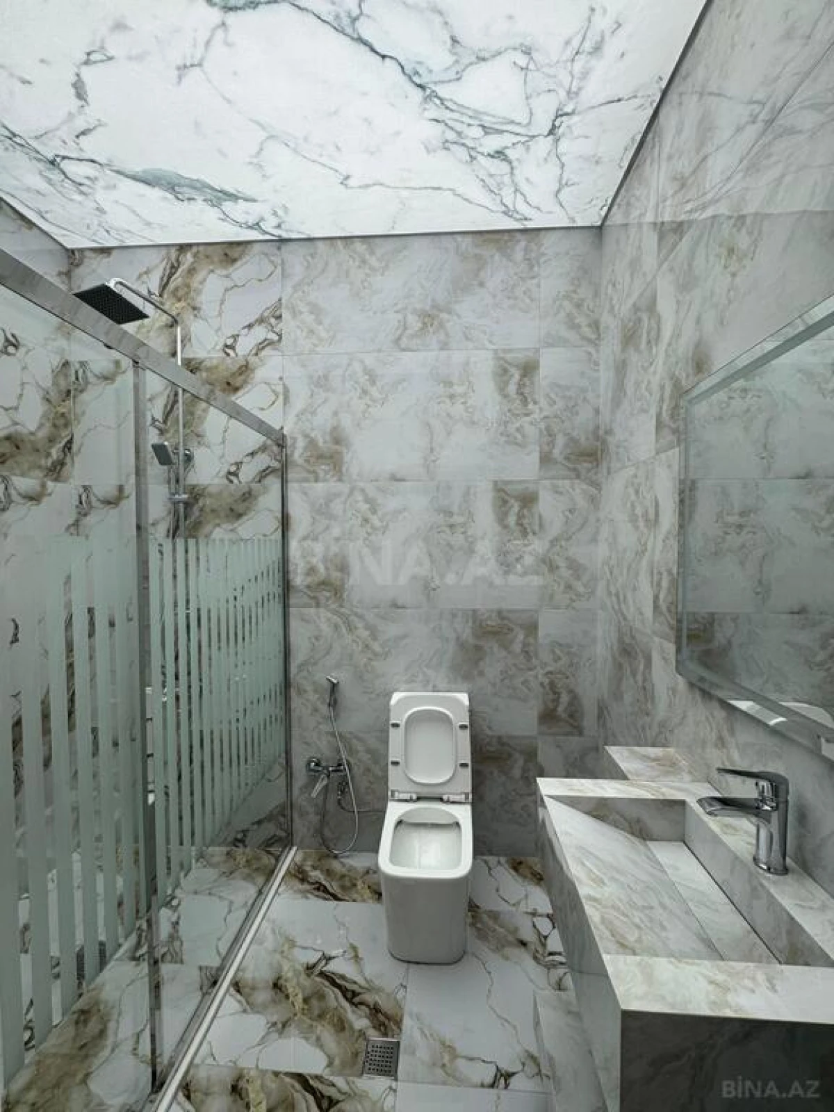 Satılır 5 otaqlı həyət evi 200 m²