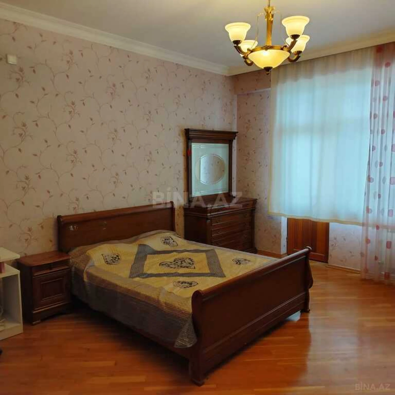 Kirayə verilir 3 otaqlı mənzil 150 m²
