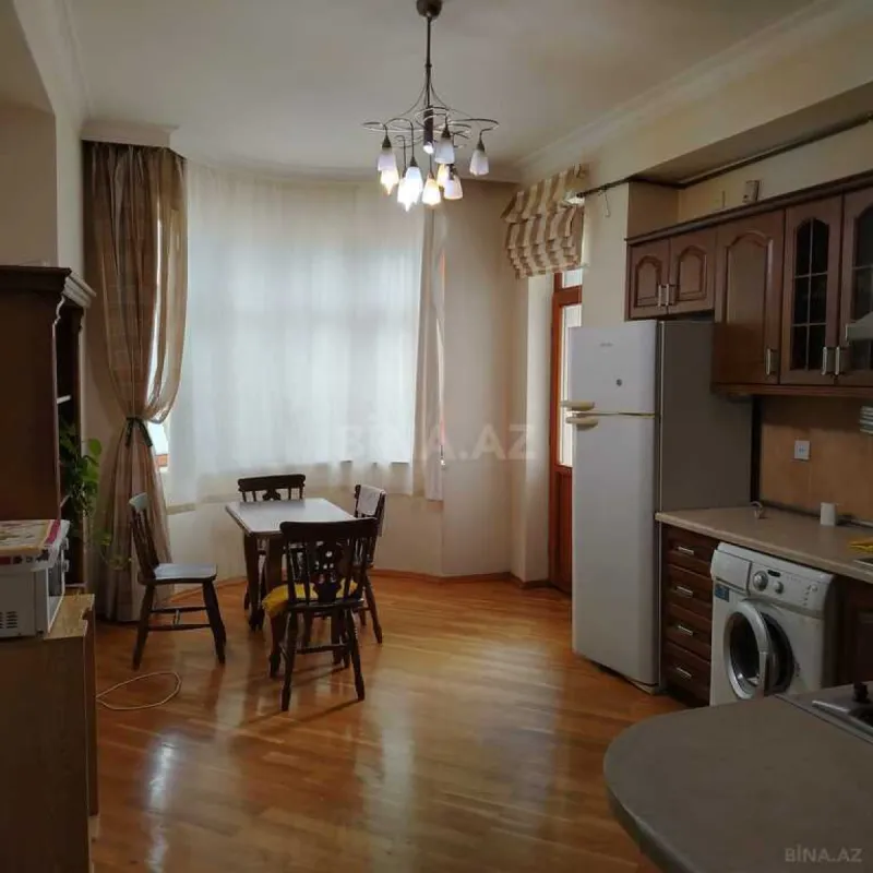 Kirayə verilir 3 otaqlı mənzil 150 m²