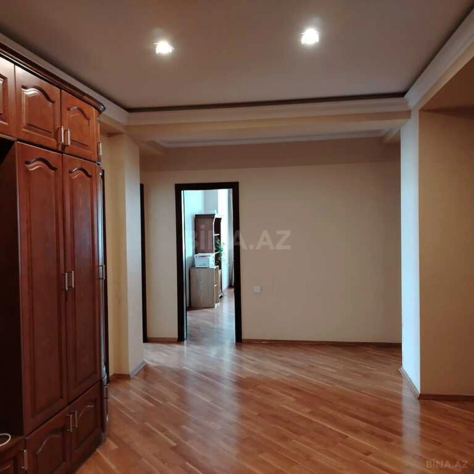 Kirayə verilir 3 otaqlı mənzil 150 m²