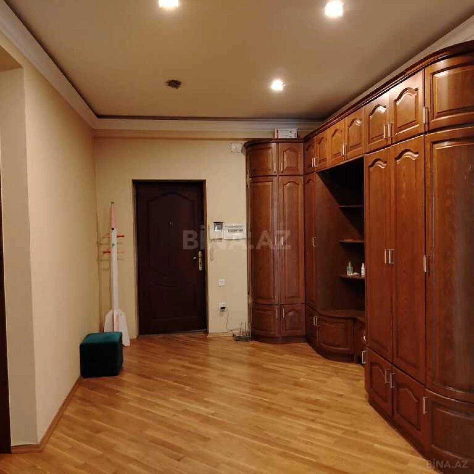 Kirayə verilir 3 otaqlı mənzil 150 m²