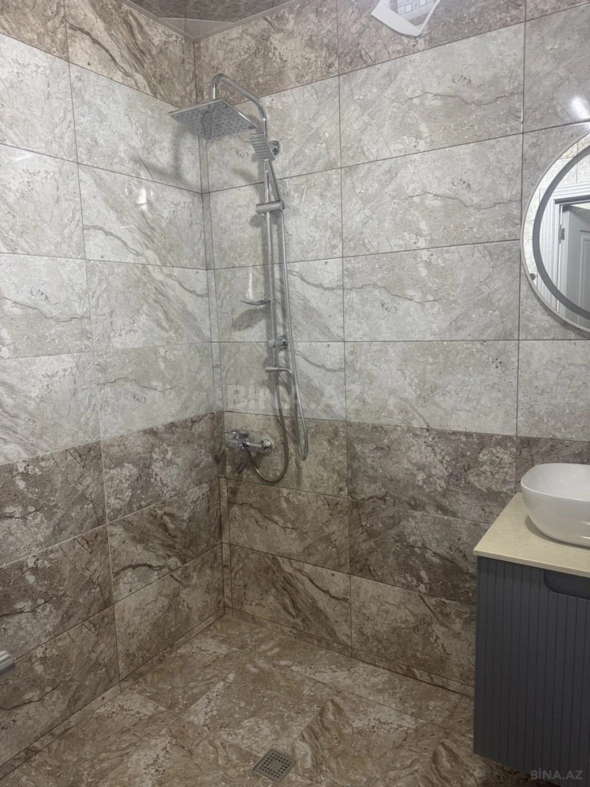 Satılır 4 otaqlı mənzil 110 m²