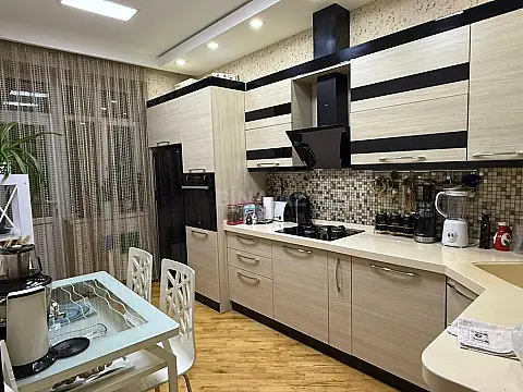 Satılır 3 otaqlı mənzil 110 m²