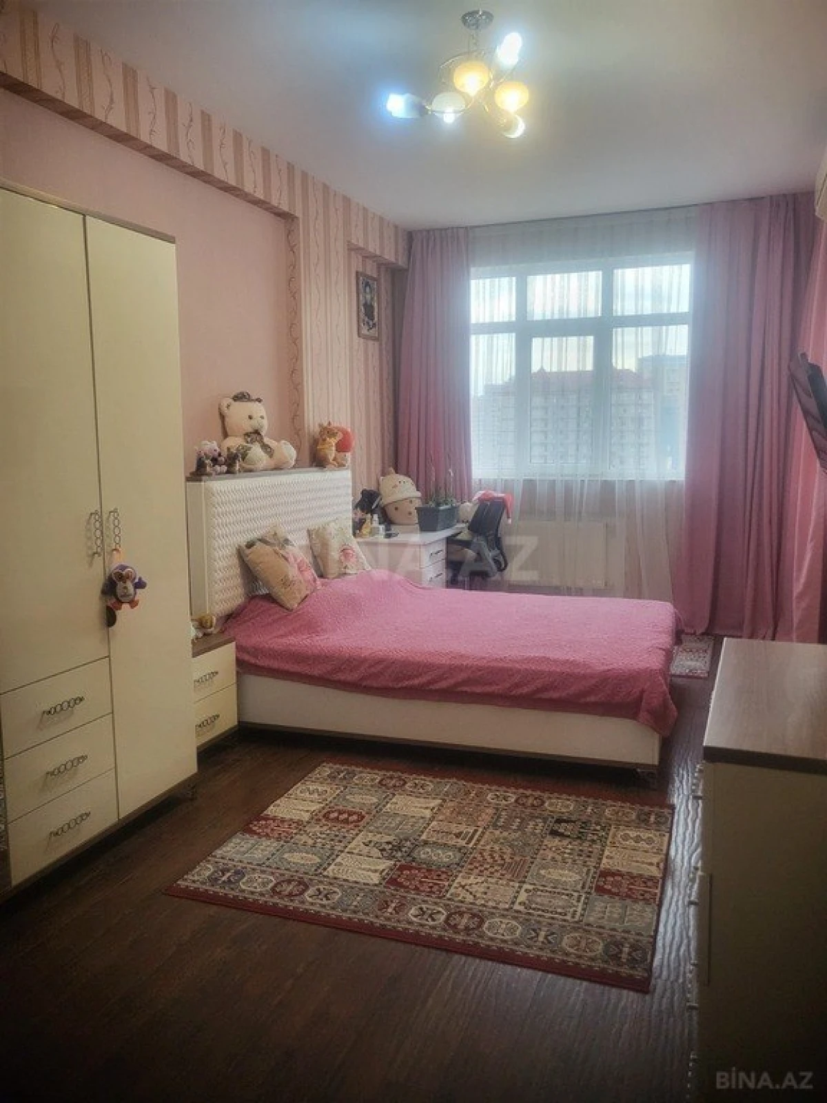 Satılır 4 otaqlı mənzil 177.7 m²