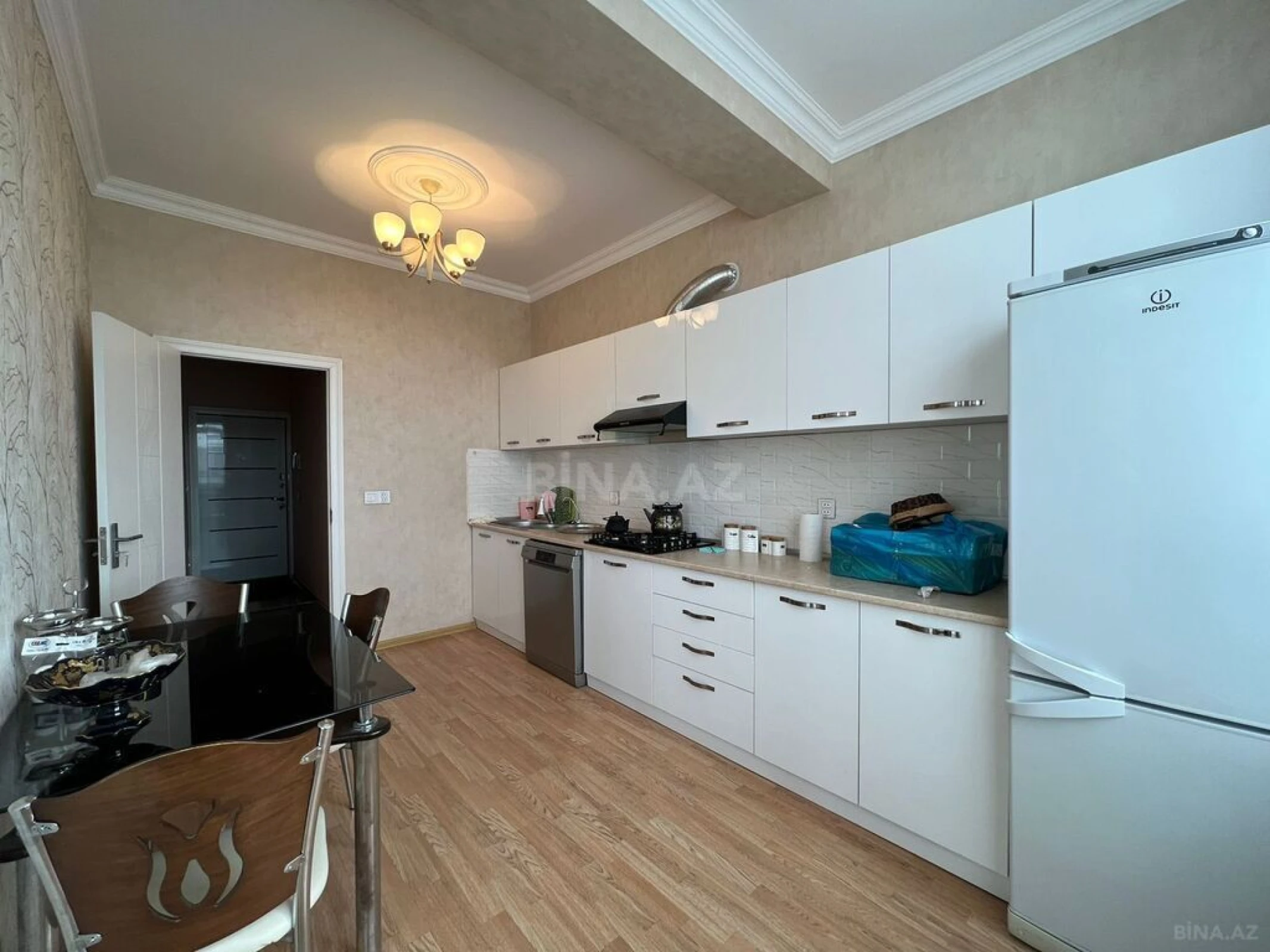 Kirayə verilir 2 otaqlı mənzil 90 m²