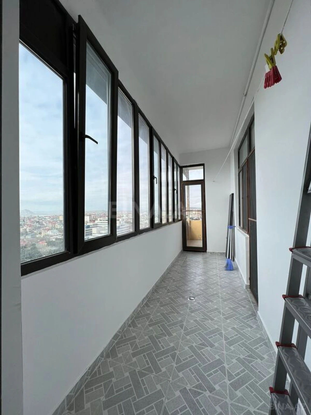 Kirayə verilir 2 otaqlı mənzil 90 m²