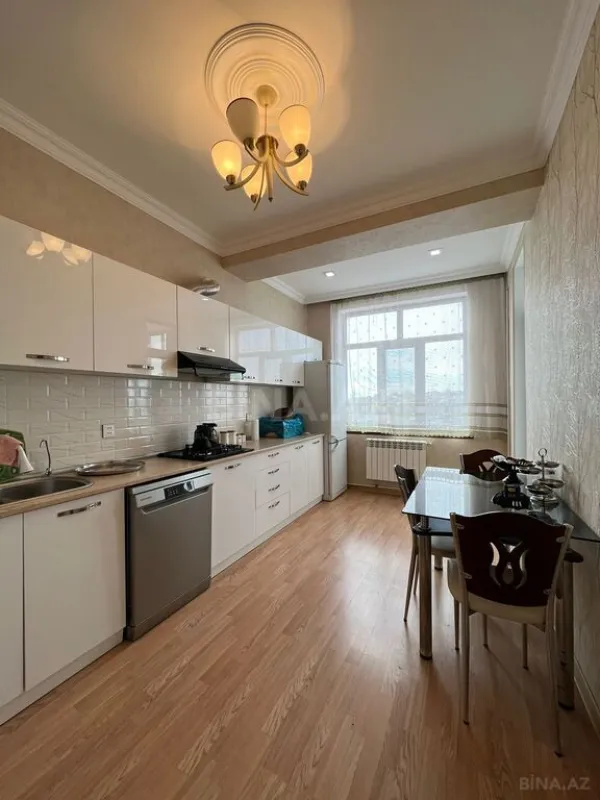 Kirayə verilir 2 otaqlı mənzil 90 m²