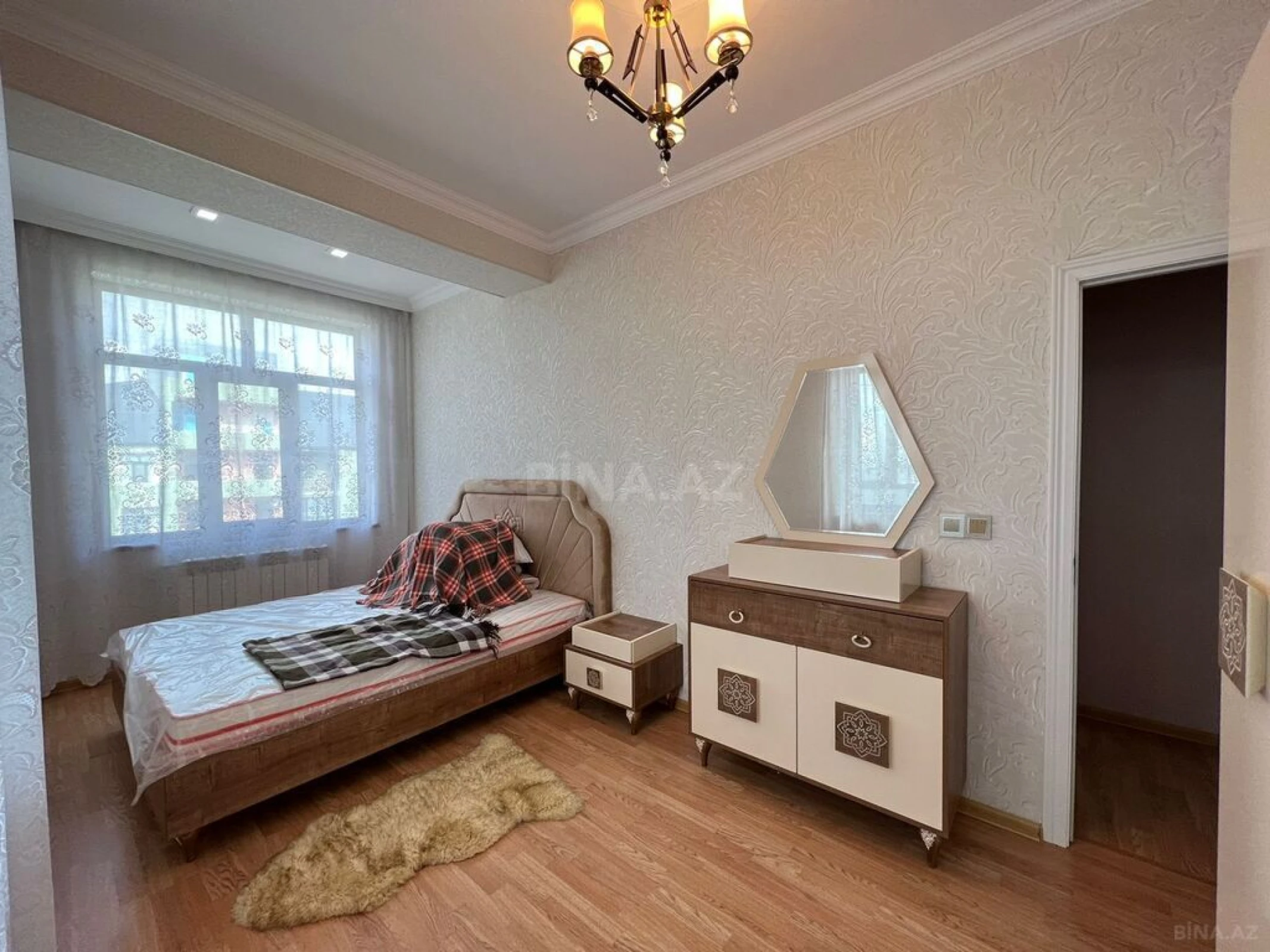 Kirayə verilir 2 otaqlı mənzil 90 m²