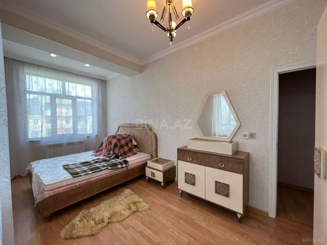 Kirayə verilir 2 otaqlı mənzil 90 m²