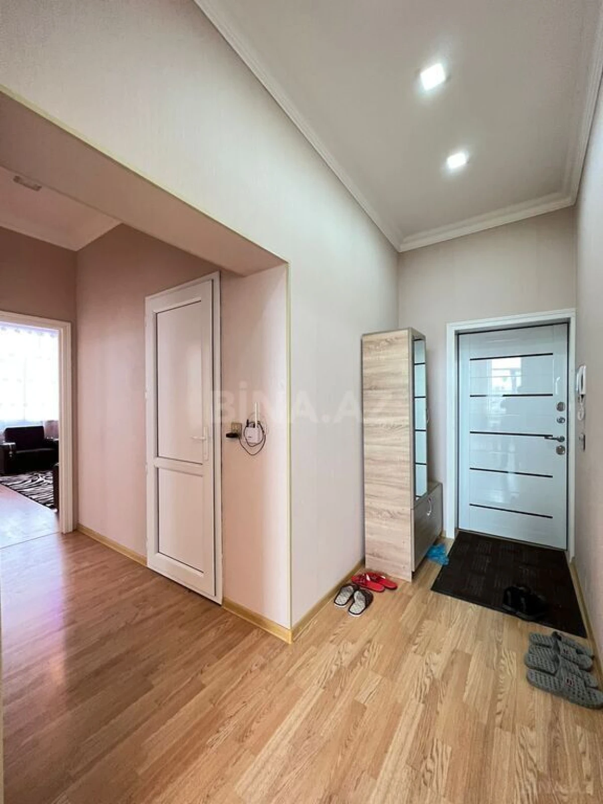 Kirayə verilir 2 otaqlı mənzil 90 m²