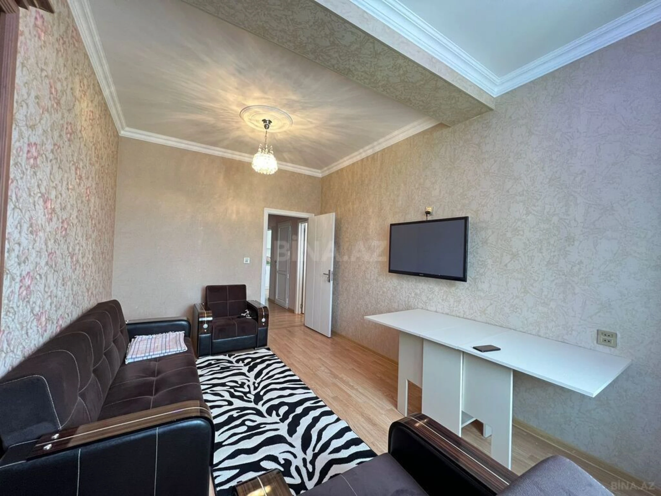 Kirayə verilir 2 otaqlı mənzil 90 m²