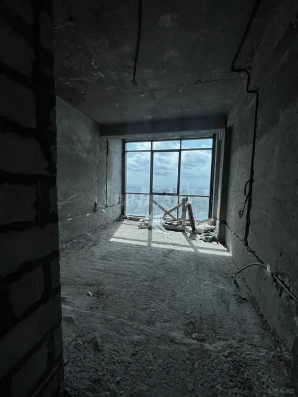 Satılır 2 otaqlı mənzil 82 m²