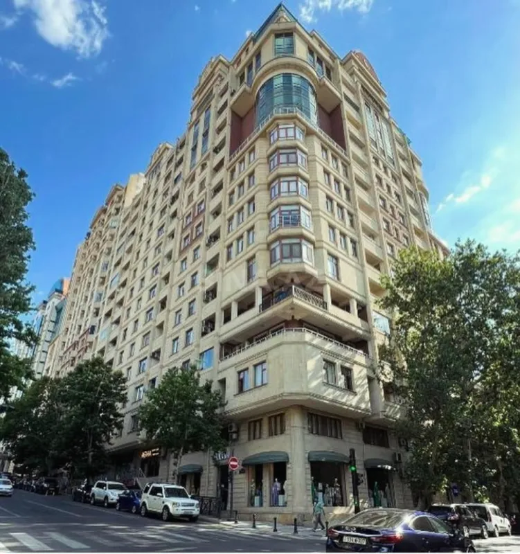 Satılır 2 otaqlı mənzil 82 m²