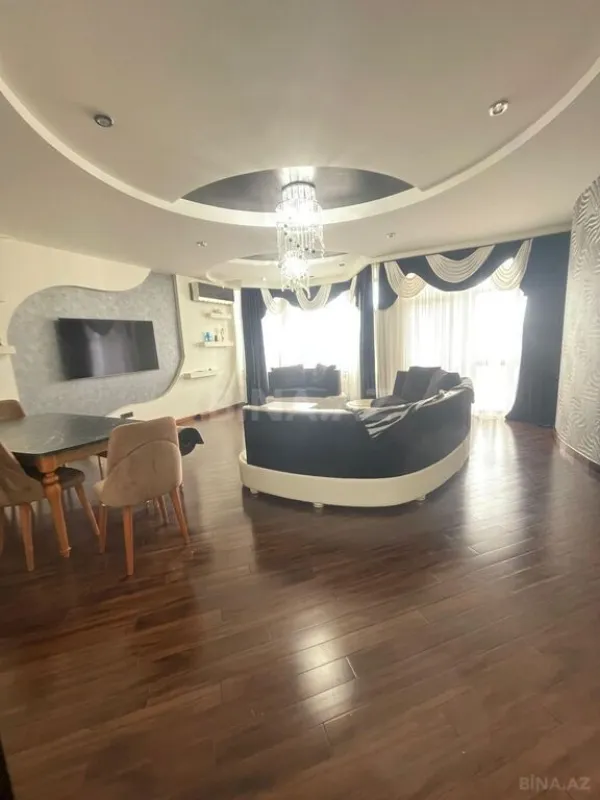 Satılır 3 otaqlı mənzil 158 m²