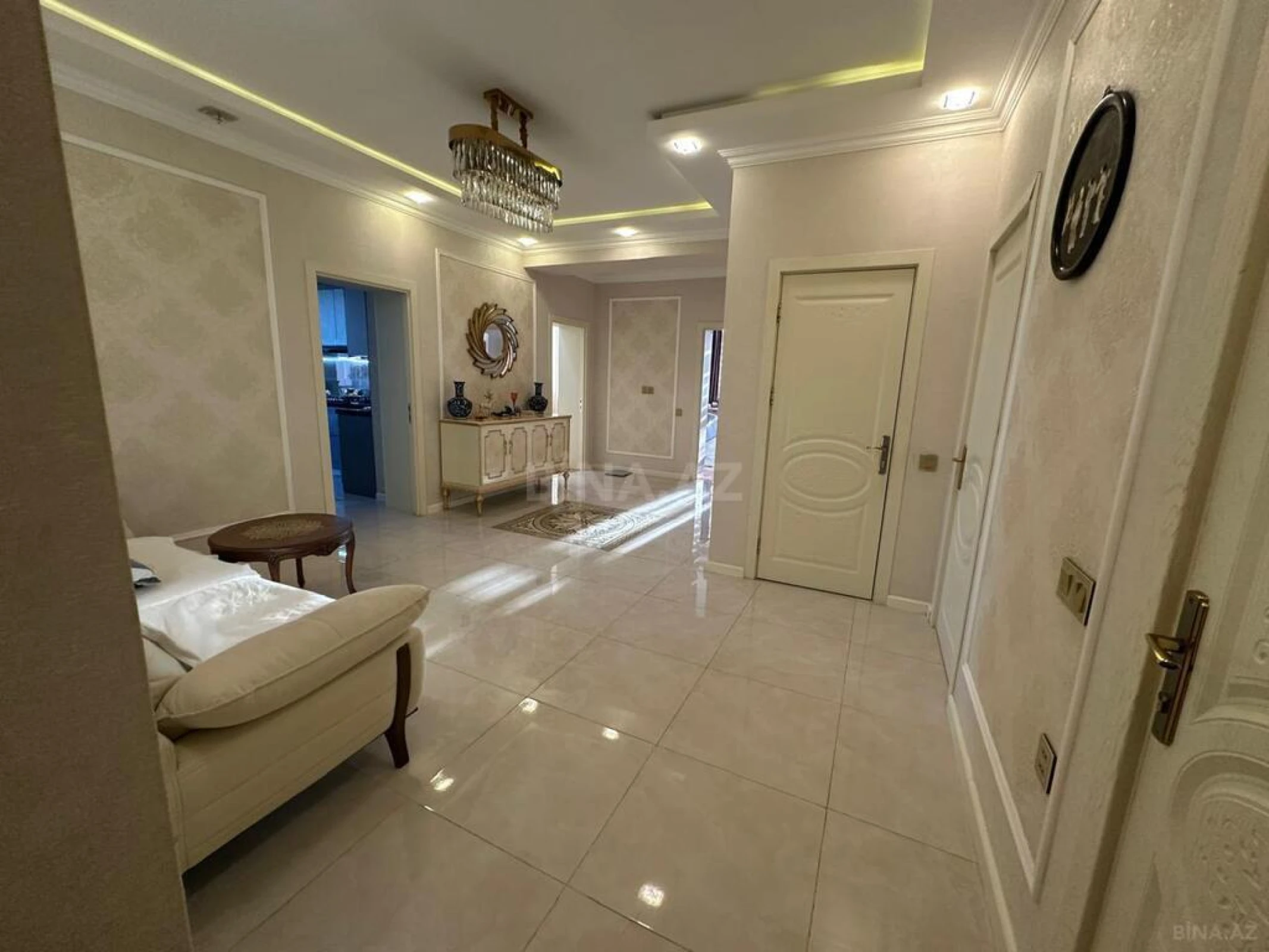 Satılır 3 otaqlı mənzil 125 m²