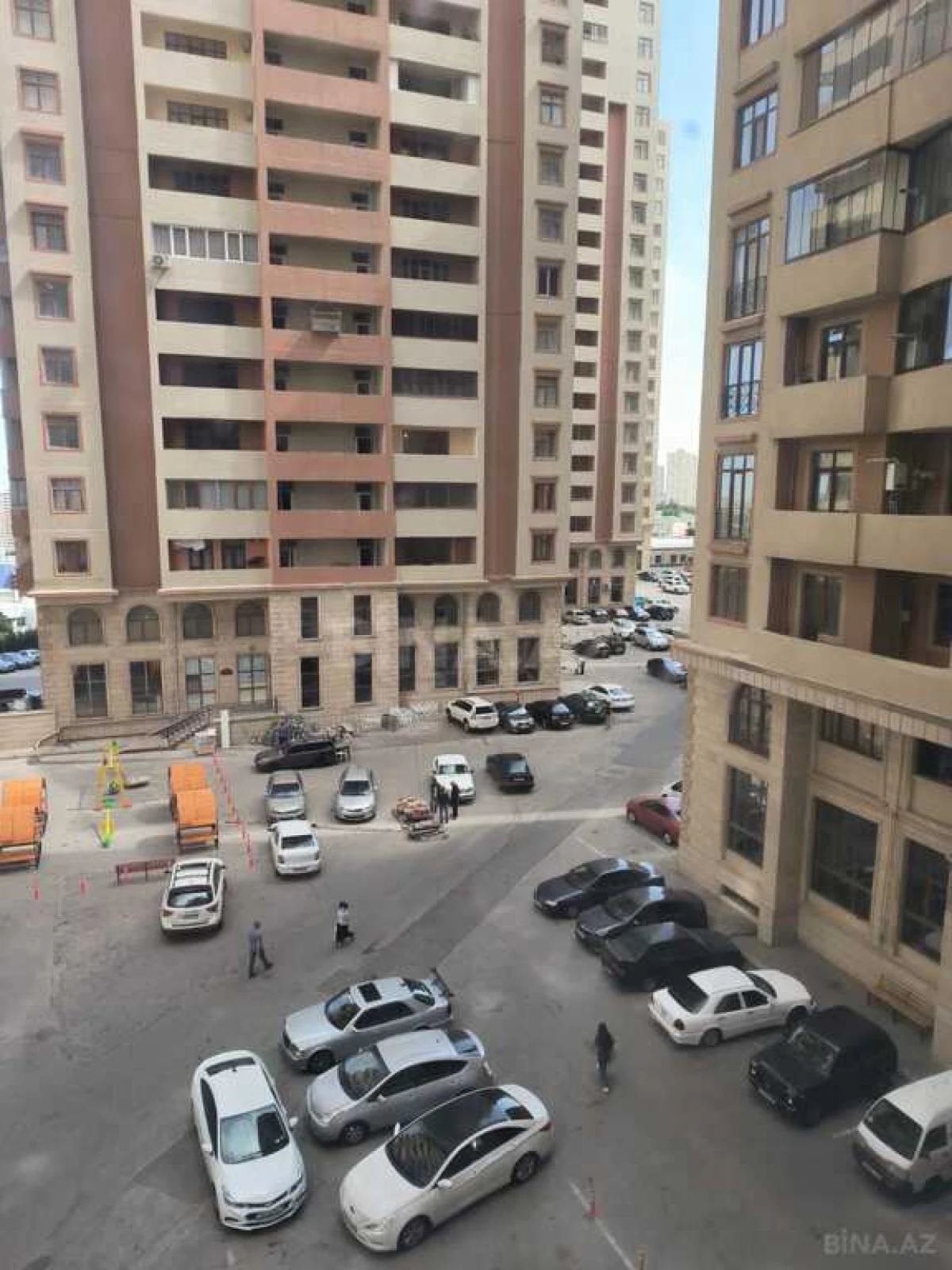 Satılır 3 otaqlı mənzil 125 m²