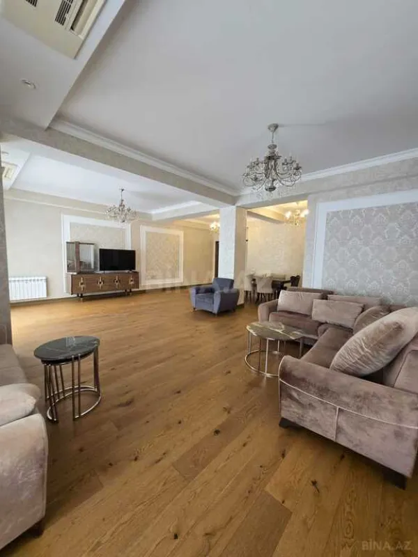 Kirayə verilir 5 otaqlı mənzil 270 m²