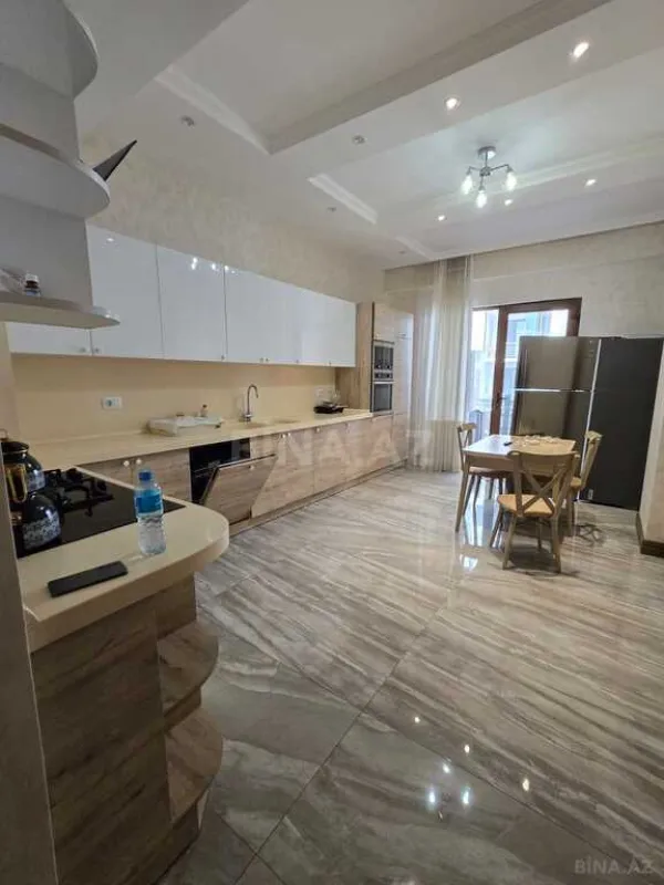 Kirayə verilir 5 otaqlı mənzil 270 m²