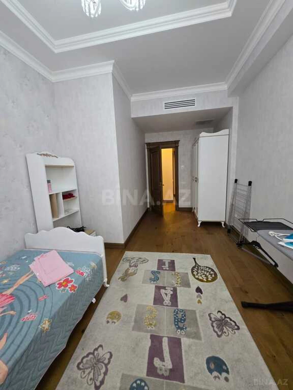 Kirayə verilir 5 otaqlı mənzil 270 m²