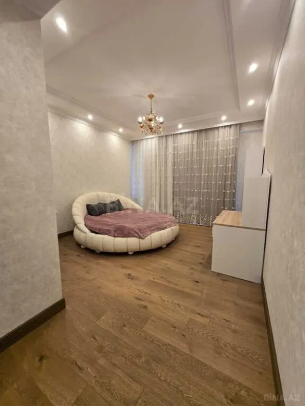 Kirayə verilir 5 otaqlı mənzil 270 m²