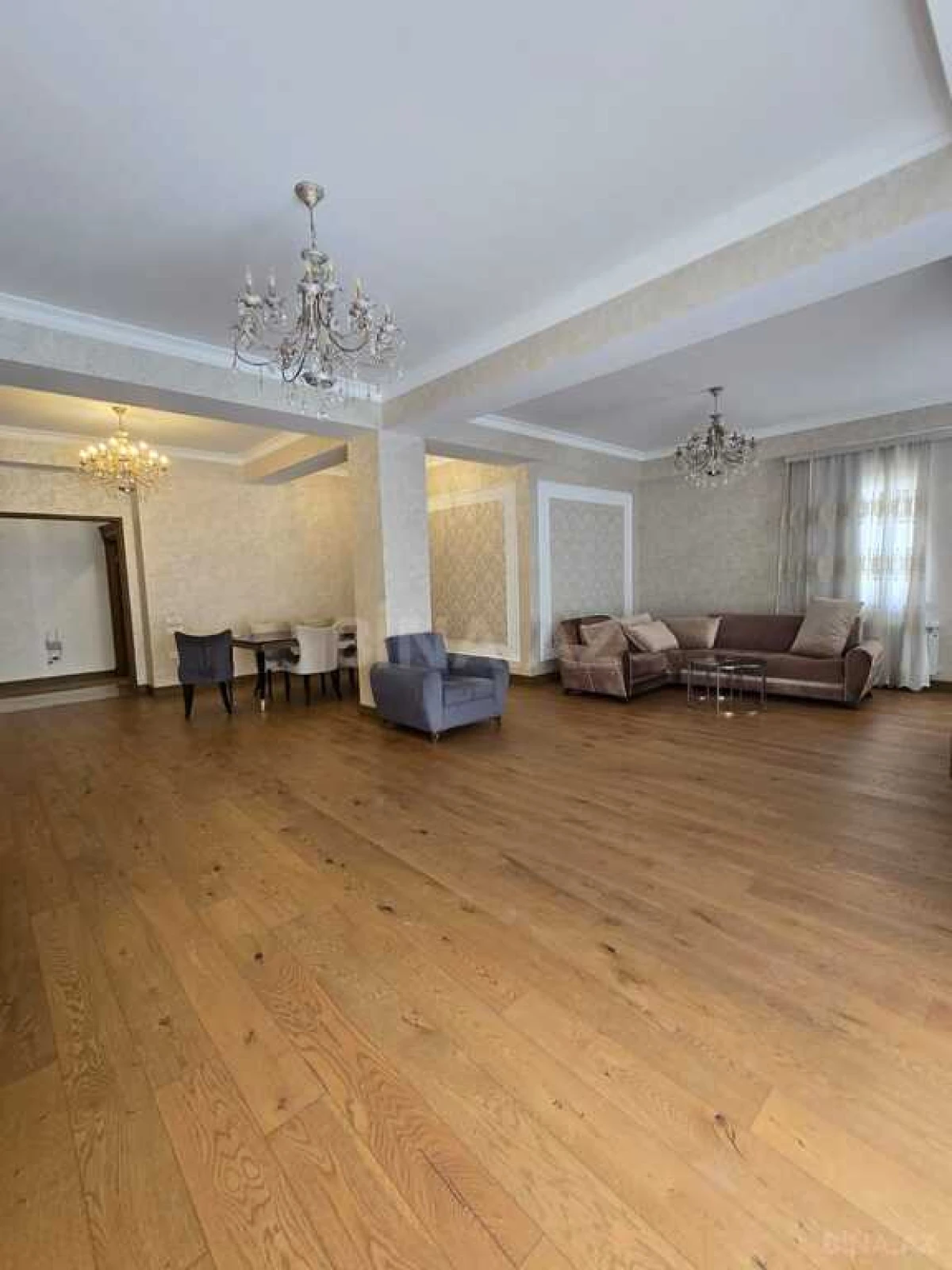 Kirayə verilir 5 otaqlı mənzil 270 m²